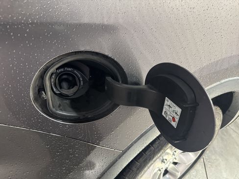 Used 2013 Ford Explorer XLT image 14