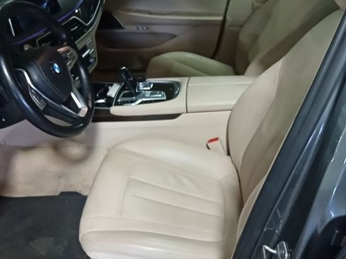 Used 2017 BMW 740i xDrive AWD/4WD image 9