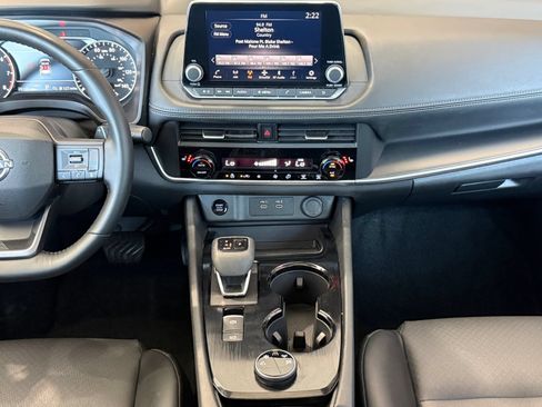Used 2025 Nissan Rogue SV w/ SV Premium Package AWD/4WD image 19