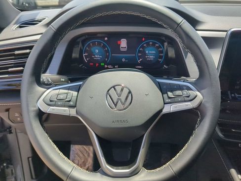 Used 2025 Volkswagen Atlas Cross Sport SE FWD image 30