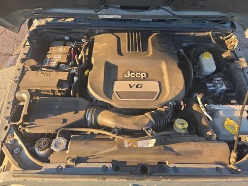 Used 2014 Jeep Wrangler Rubicon AWD/4WD image 8