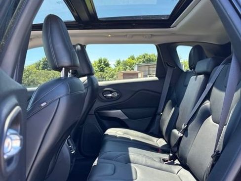 Used 2022 Jeep Cherokee Latitude Lux w/ Sun & Sound Group AWD/4WD image 6