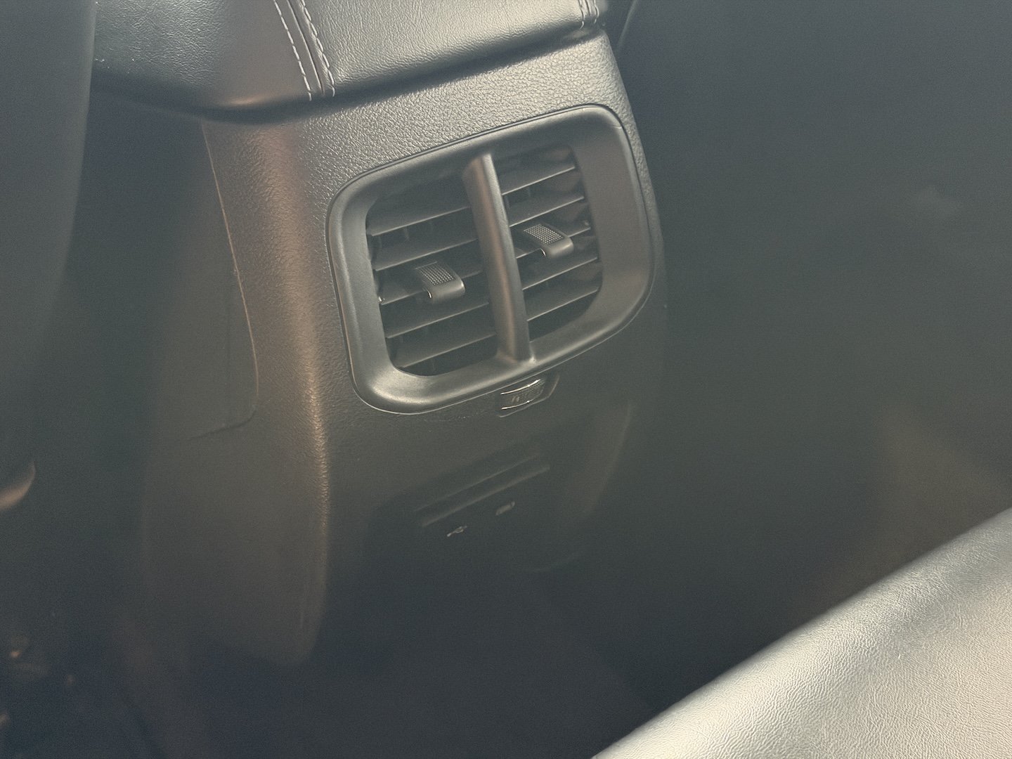 Used 2019 Jeep Cherokee Latitude Plus FWD image 30
