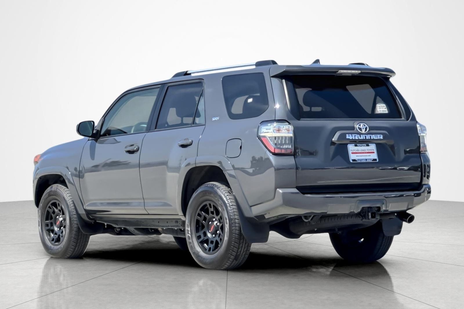 Used 2024 Toyota 4Runner SR5 AWD/4WD image 3