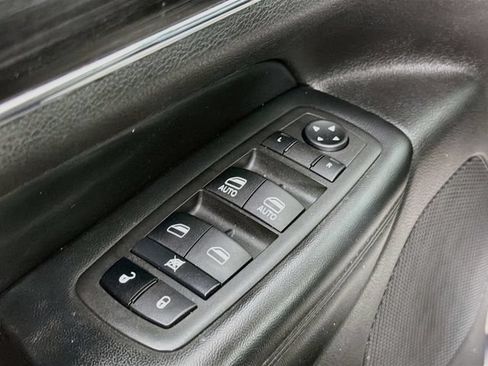 Used 2022 Jeep Grand Cherokee Limited AWD/4WD image 18