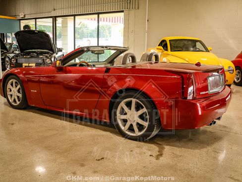 Used 2005 Cadillac XLR RWD image 25