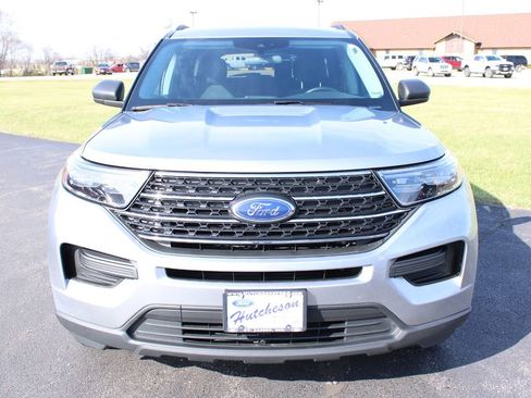 Used 2023 Ford Explorer XLT image 2