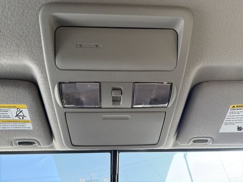 Used 2021 Nissan Frontier SV w/ Midnight Edition Floor Mats image 18