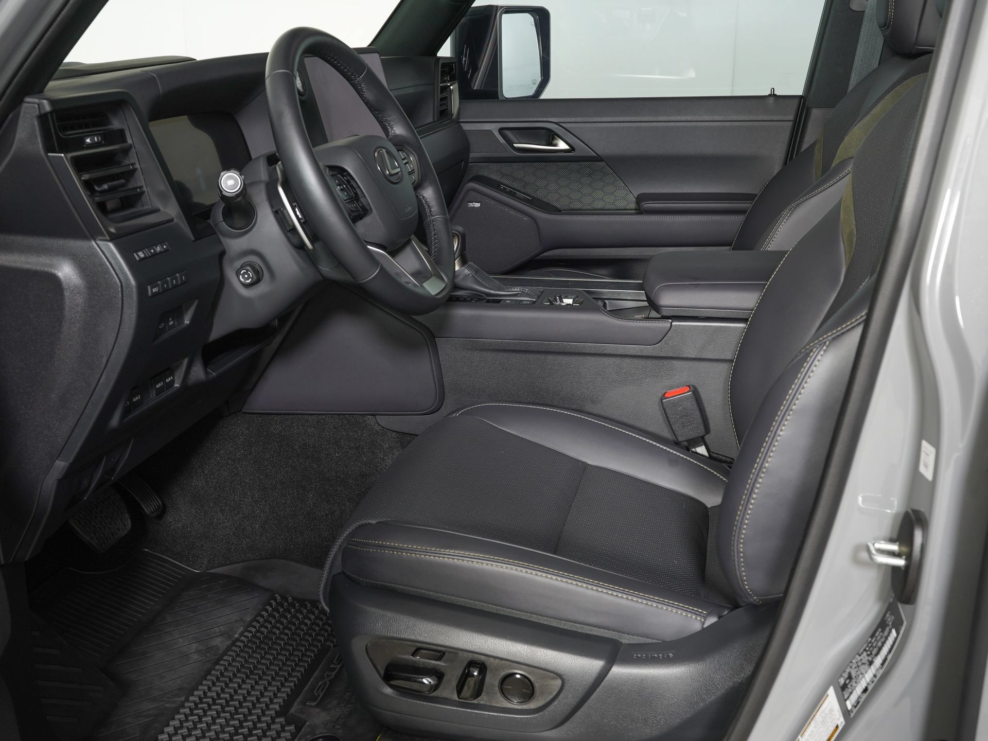 Used 2025 Lexus GX 550 AWD/4WD image 14
