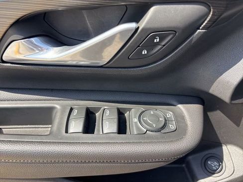 Used 2022 GMC Terrain SLE w/ Driver Convenience Package image 16