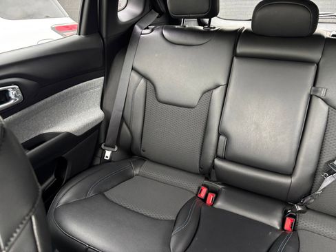 Used 2025 Jeep Compass Latitude AWD/4WD image 40