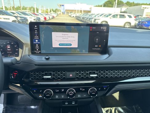 Used 2025 Honda Accord Touring image 16