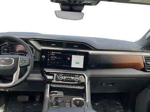 Used 2024 GMC Sierra 1500 Denali w/ Technology Package AWD/4WD image 11