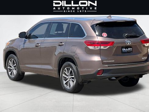 Used 2018 Toyota Highlander XLE AWD/4WD image 6