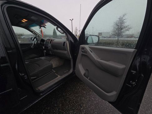 Used 2012 Nissan Frontier SV image 10
