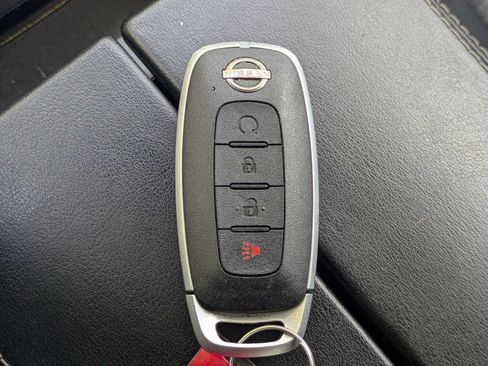 Used 2023 Nissan Rogue SV FWD image 31