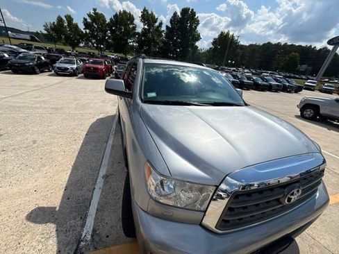 Used 2017 Toyota Sequoia SR5 AWD/4WD image 8