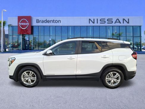 Used 2023 GMC Terrain SLE w/ Driver Convenience Package image 8