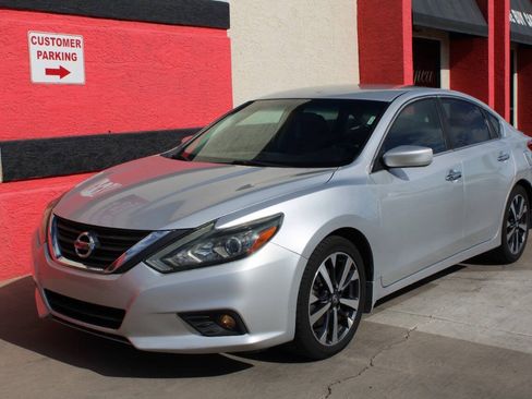 Used 2016 Nissan Altima 2.5 SR FWD image 4