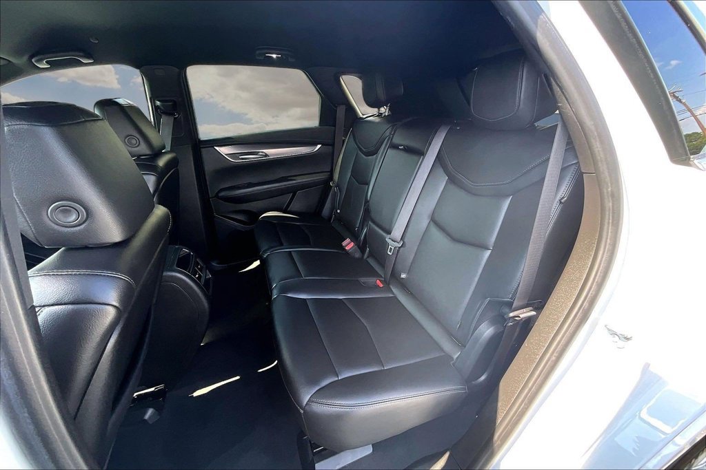 Certified 2024 Cadillac XT5 Luxury w/ LPO, Floor Liner Package AWD/4WD image 22