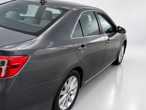 Used 2014 Toyota Camry XLE w/ Leather Package FWD image 3