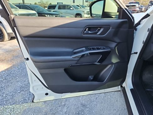 Used 2024 Nissan Pathfinder SV w/ Black Appearance Package image 16