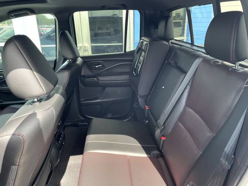 Certified 2025 Honda Ridgeline Black Edition image 9