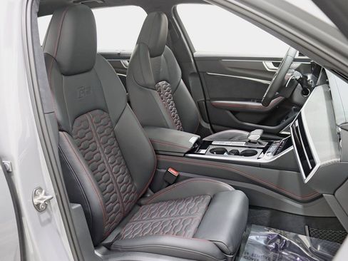 Used 2025 Audi RS 6 performance image 31