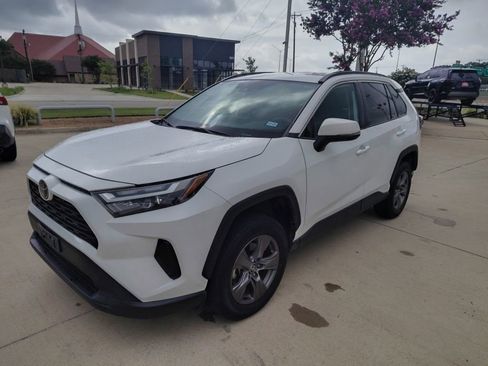 Used 2024 Toyota RAV4 XLE AWD/4WD image 1