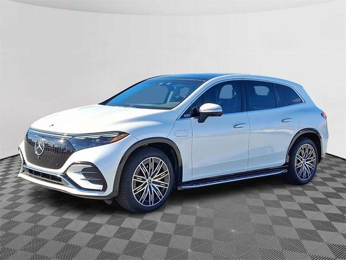 Certified 2023 Mercedes-Benz EQS 580 4MATIC SUV image 3