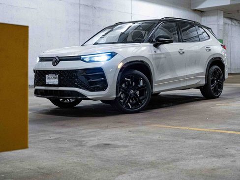 New 2026 Volkswagen Tiguan SE R-Line image 1