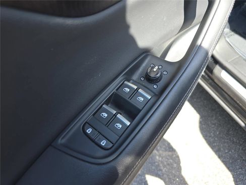 Used 2023 Audi Q8 Prestige AWD/4WD image 19