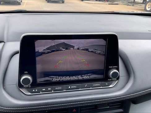Used 2024 Nissan Rogue S FWD image 20