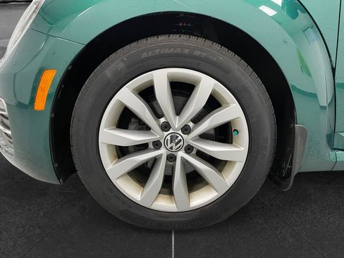 Used 2017 Volkswagen Beetle 1.8T Classic FWD image 12