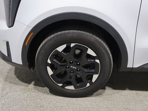 Used 2024 Kia Sorento S AWD/4WD image 9