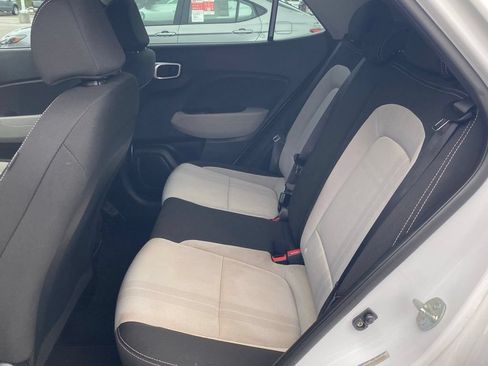 Used 2025 Hyundai Venue SEL FWD image 8
