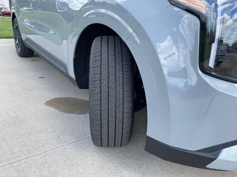 New 2026 Kia Carnival EX FWD image 17