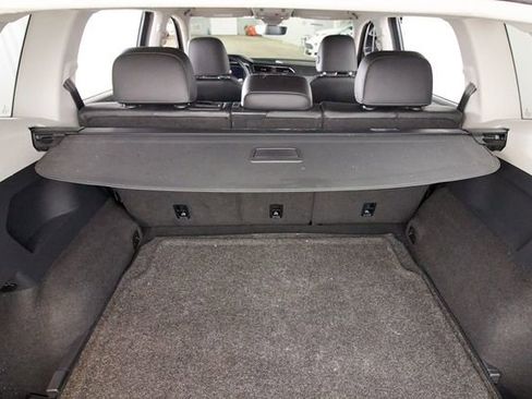 Used 2020 Volkswagen Tiguan SEL w/ Tiguan Two-Row MDO Package image 28