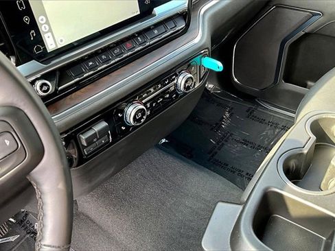 Used 2025 GMC Sierra 1500 SLT image 19