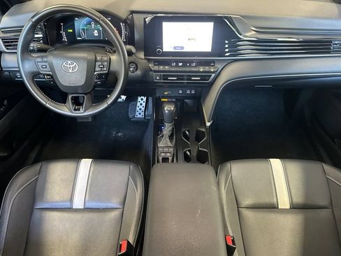 Used 2025 Toyota Camry SE FWD image 13