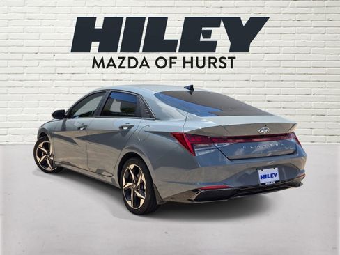 Used 2023 Hyundai Elantra Limited FWD image 4