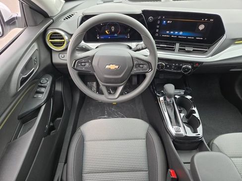 New 2026 Chevrolet Trax LT image 8