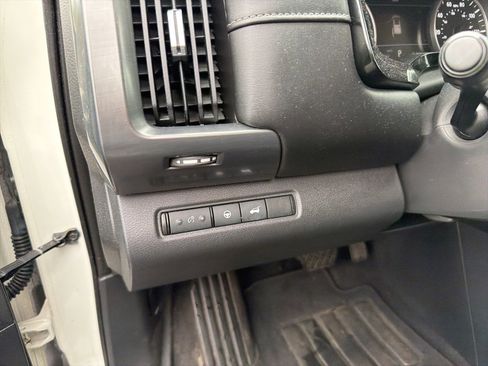 Used 2022 Nissan Pathfinder SL AWD/4WD image 14