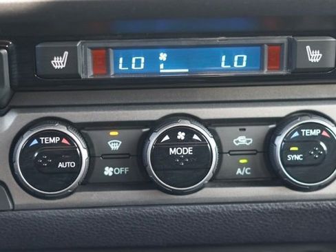 Used 2017 Toyota Tacoma TRD Off-Road image 29