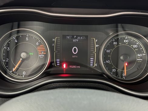 Used 2019 Jeep Cherokee Latitude Plus image 3