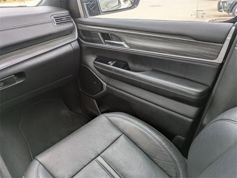 Used 2024 Jeep Wagoneer Series II w/ Flexible Seating Group image 20