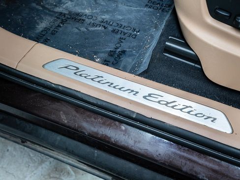 Used 2023 Porsche Cayenne Platinum Edition image 26