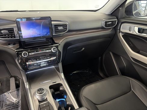 Used 2021 Ford Explorer Limited w/ Hybrid Equipment Group 310A AWD/4WD image 4