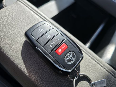 Used 2022 Toyota Tundra Limited image 28