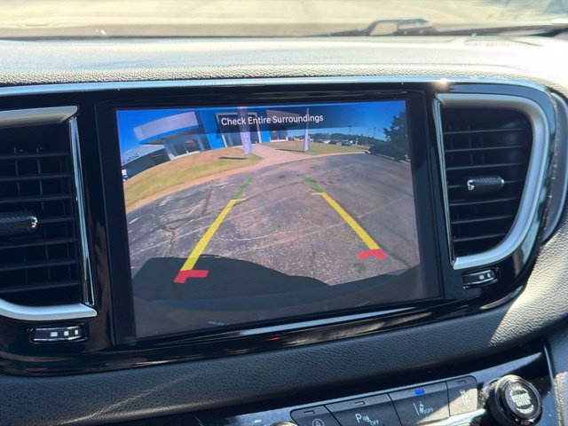 Used 2025 Chrysler Pacifica Select FWD image 24